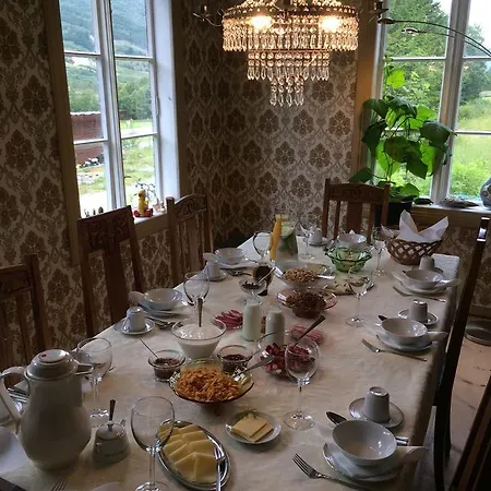 Inn Strandastova Stranda (More og Romsdal)